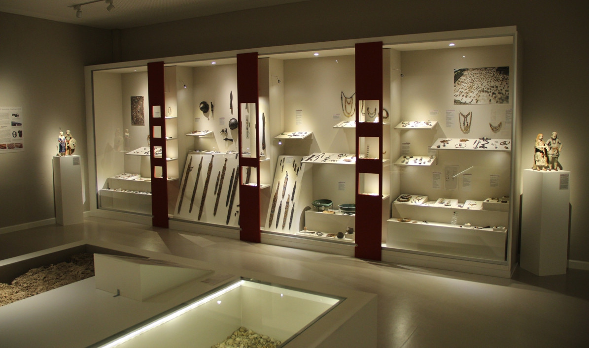 Vitrinenwand frühes Mittelalter